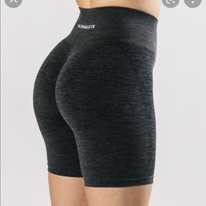 Alphalete amplify biker shorts - powder Grey - Small